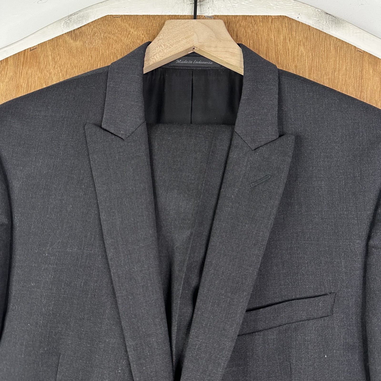 Calvin Klein Suit Mens 42L Gray 2 Button Extreme Slim Fit Wool Peak Lapel 32x30