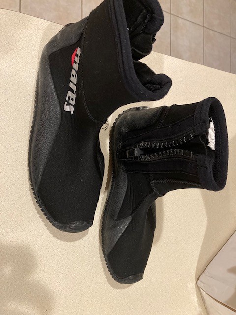 mares  neoprene dive boots size 4