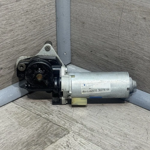 2006-2011 BMW 325i xDrive Left Front Power Seat Adjuster Motor 0130002630 OEM - Picture 1 of 3