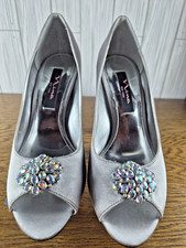 Nina Fiery YS Royal Silver Peep Toe Heels Glittery Jewel Accent US 7M EUR 37