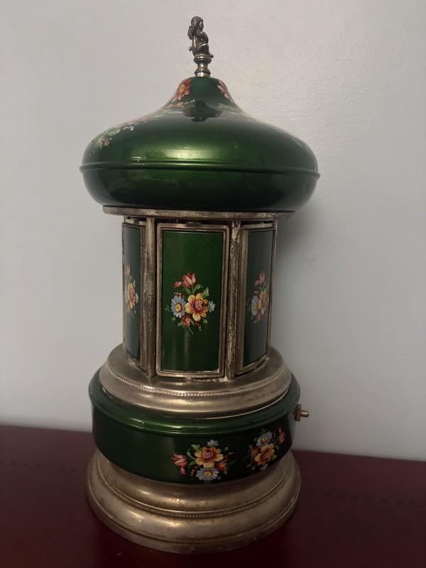 Vintage 1960-70s Musical Cigarette/Lipstick Carousel