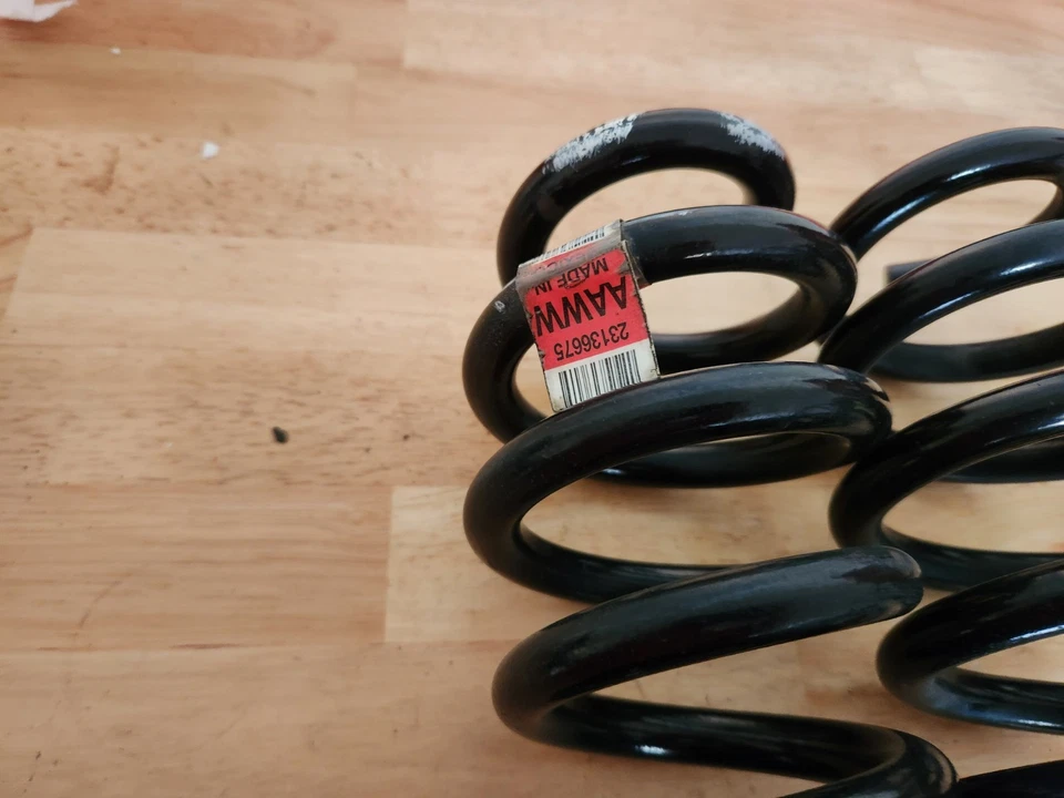 Molas helicoidais dianteiras e traseiras esquerda e direita Chevrolet Camaro SS 1LE 2017 fabricante de equipamento original - Imagem 2 de 3