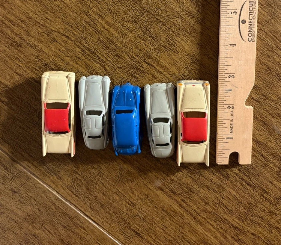 5 coches de juguete de plástico Ingap hechos en Italia. Uno #4, dos #8, dos #12. Muy buen estado. Foto 2 de 4