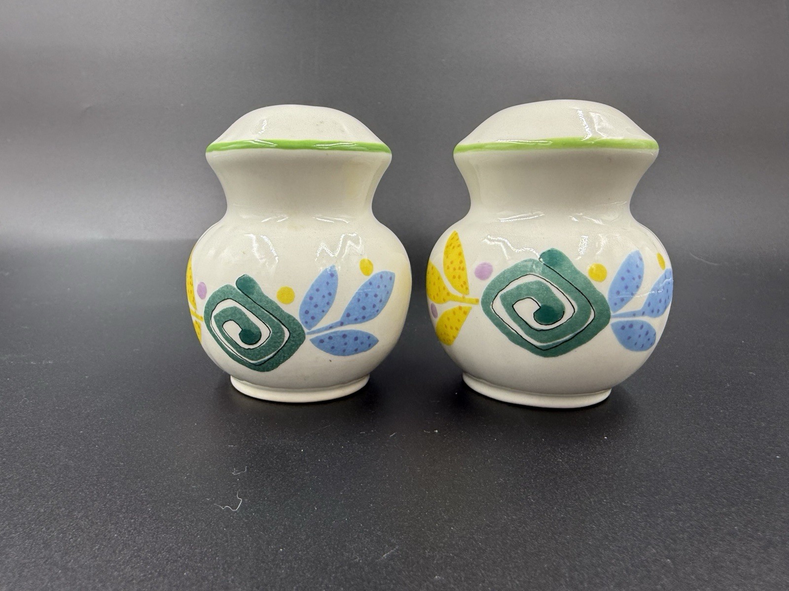 Mikasa Country Classics Botanica DC015 Pattern Salt and Pepper Shakers Set