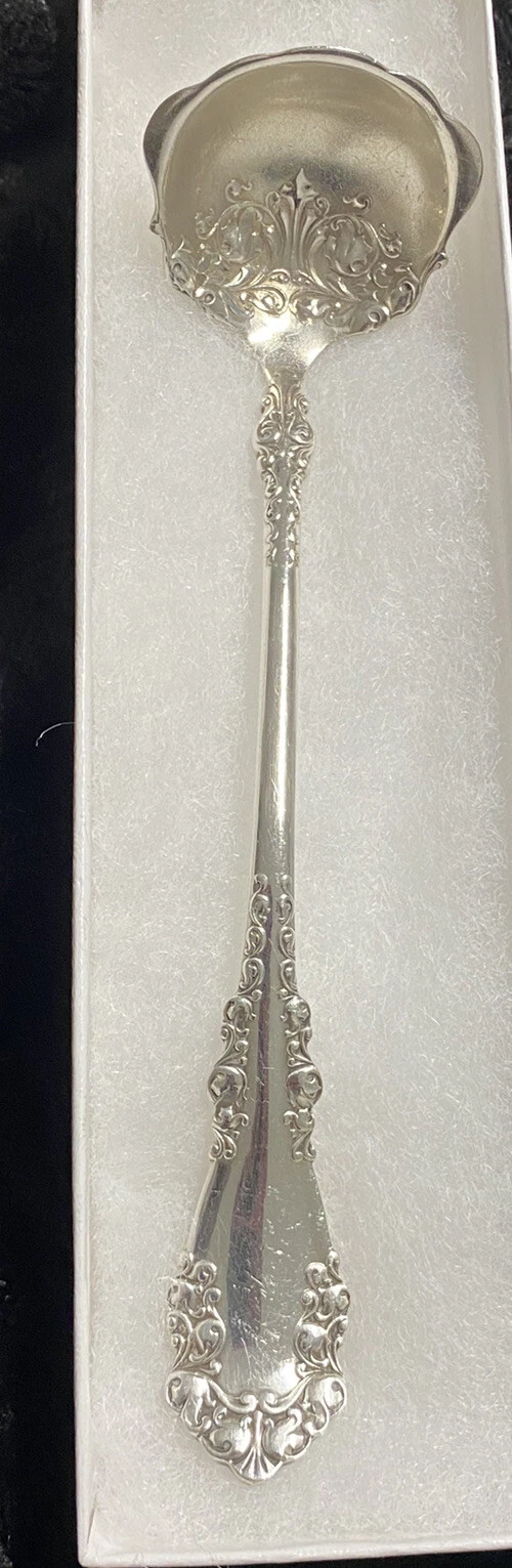 VINTAGE ROGERS BROS SMALL LADLE - SILVERPLATE - BERKSHIRE - 1847. No Monogram