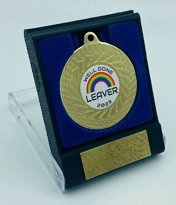 SPA TROPHIES Personalisierte Rainbow Leavers 2023 Medaille & Präsentationsbox Schule Trophäe Grundschule