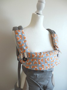 ergobaby drool bib
