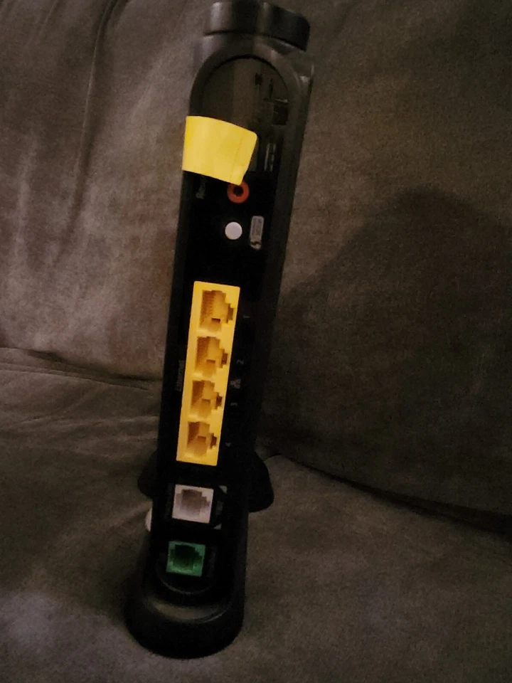 Router módem WiFi de banda ancha AT&T Arris NVG510 con adaptador Foto 4 de 4