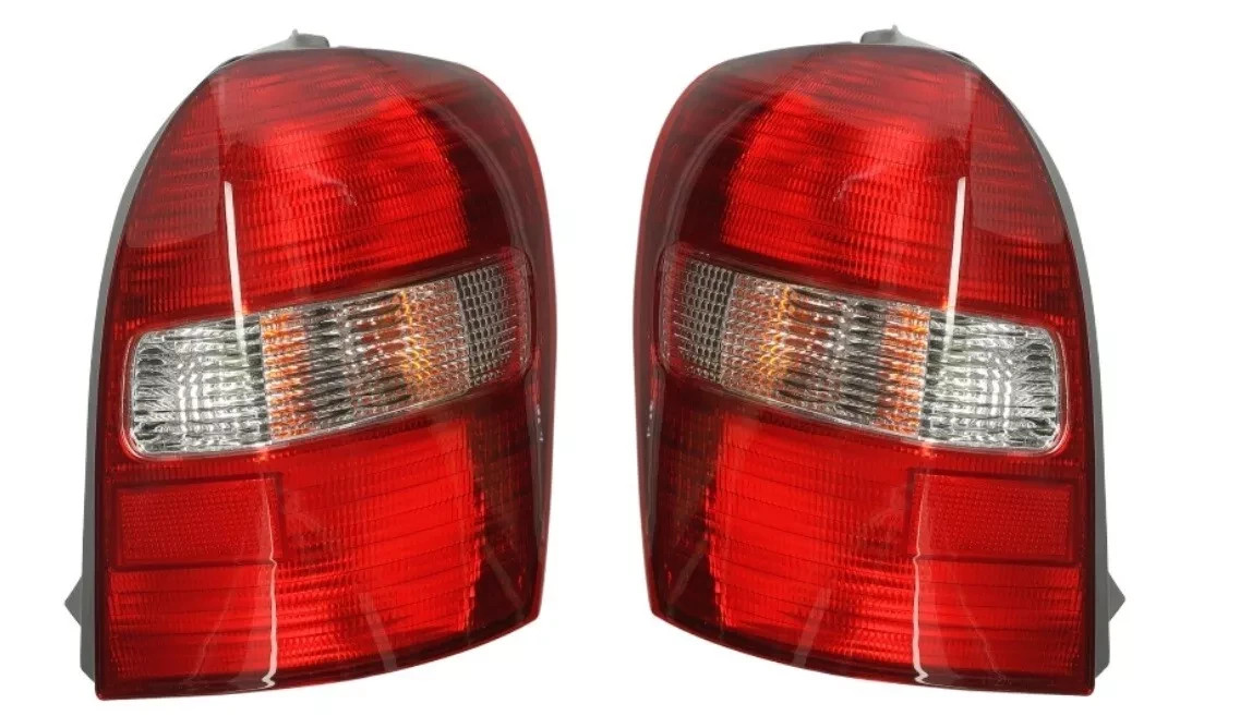 Feu arrière droit et gauche pour Mazda 323 VI BJ berline 5 portes 1998-2003