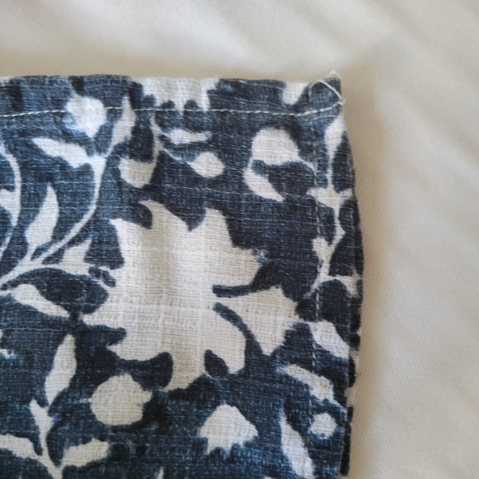 Manta, mantel, funda de sofá grande con estampado de bloques floral azul y blanco Foto 4 de 4