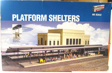 HO SCALE PLATFORM SHELTERS STRUCTURE KIT WALTHERS 933-3175