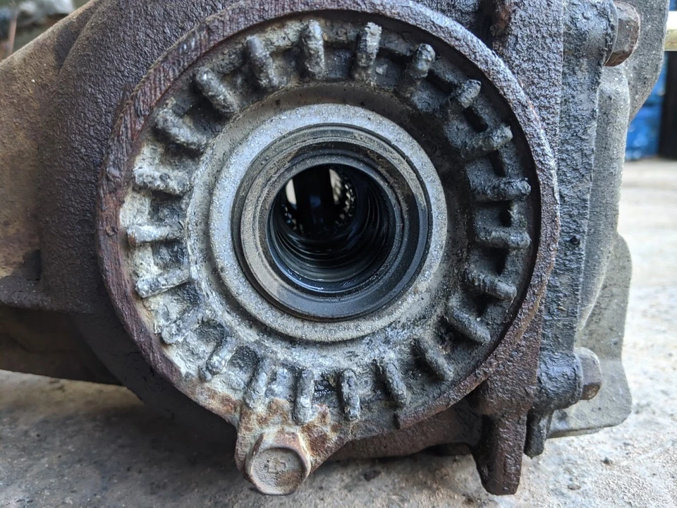 SUBARU LEGACY 3.0 R 2003 - 2006 REAR DIFF DIFFERENTIAL - Image 3 of 4
