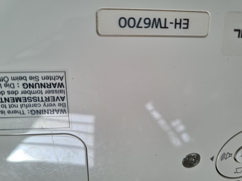 Epson EH-TW6700 Home Theatre Gaming Projector - minor lines in display - Picture 15 of 17