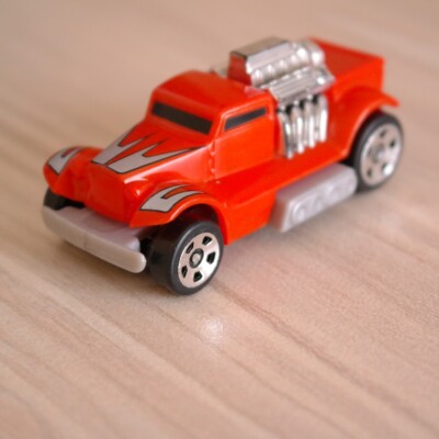 2007 SKULL CRUSHERS HOT WHEELS DIECAST AUTO SPIELZEUG