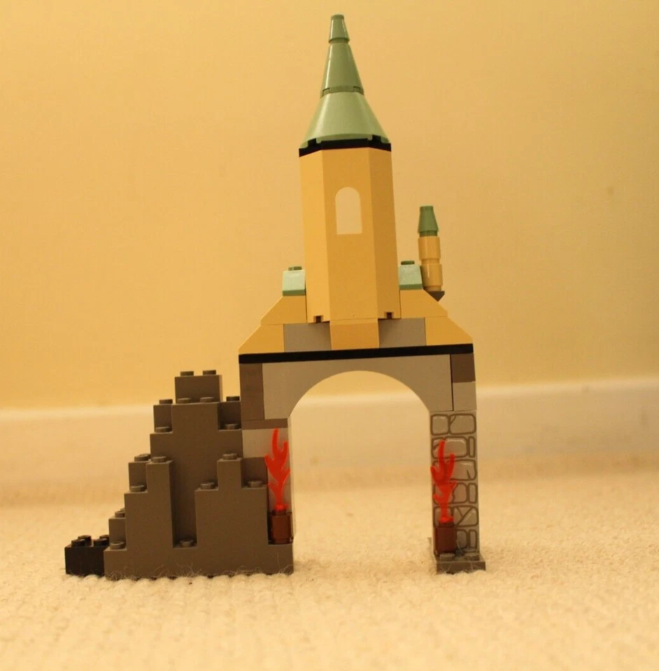 LEGO Harry Potter: замок Хогвартс (4709) - полный комплект без коробки - Изображение 2 из 4