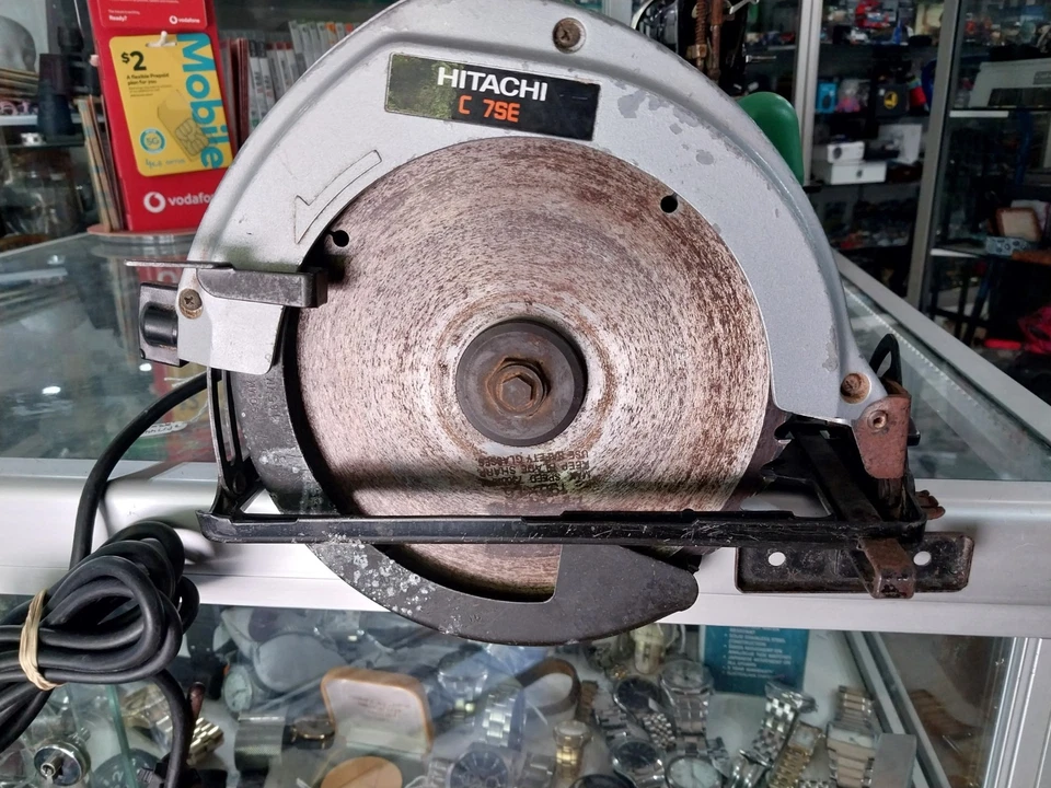 Sierra circular Hitachi C 7SE 190 mm - 240 V con cable 1080 W Foto 2 de 4