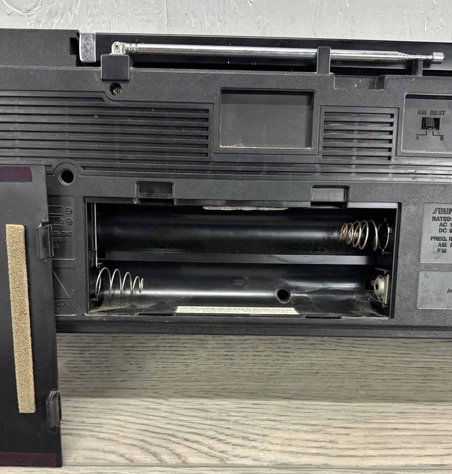 Radio Boombox Soundesign Modelo 4667 Años 80 con Reproductores de Cassette Dual Solo Piezas Foto 4 de 4