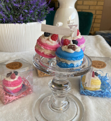 Handmade 100% natural macaron candle