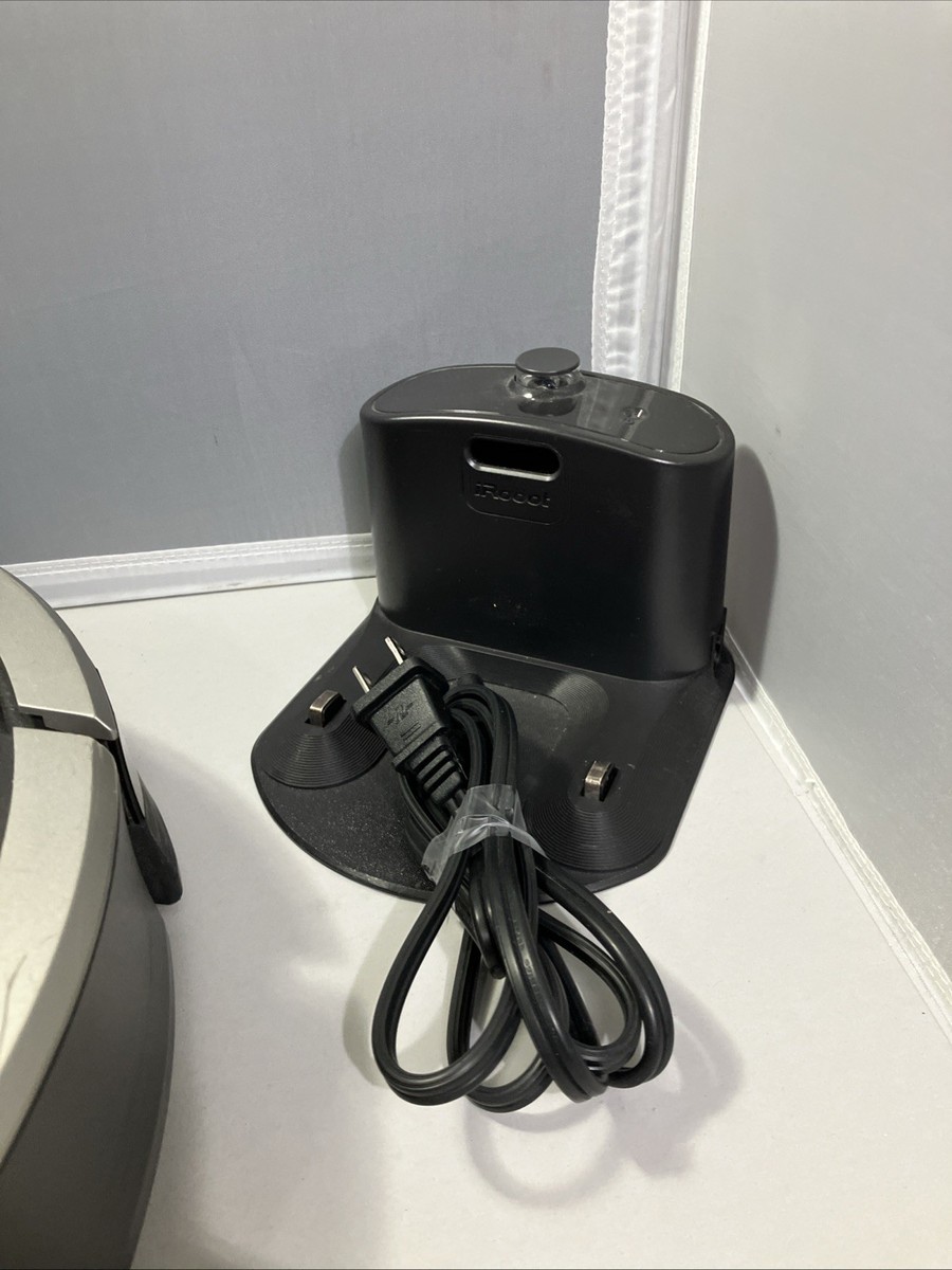 iRobot Roomba 870 Vacuum Cleaning Robot w/ Charger - Tested