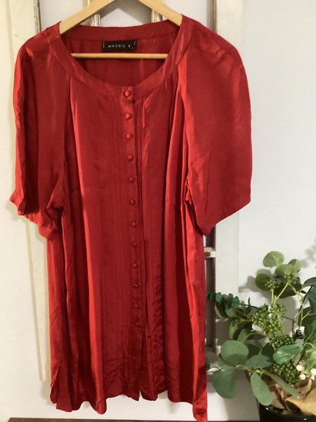 MAGGIE T Red Short Sleeve Round Neck Button Down Tunic Top 14