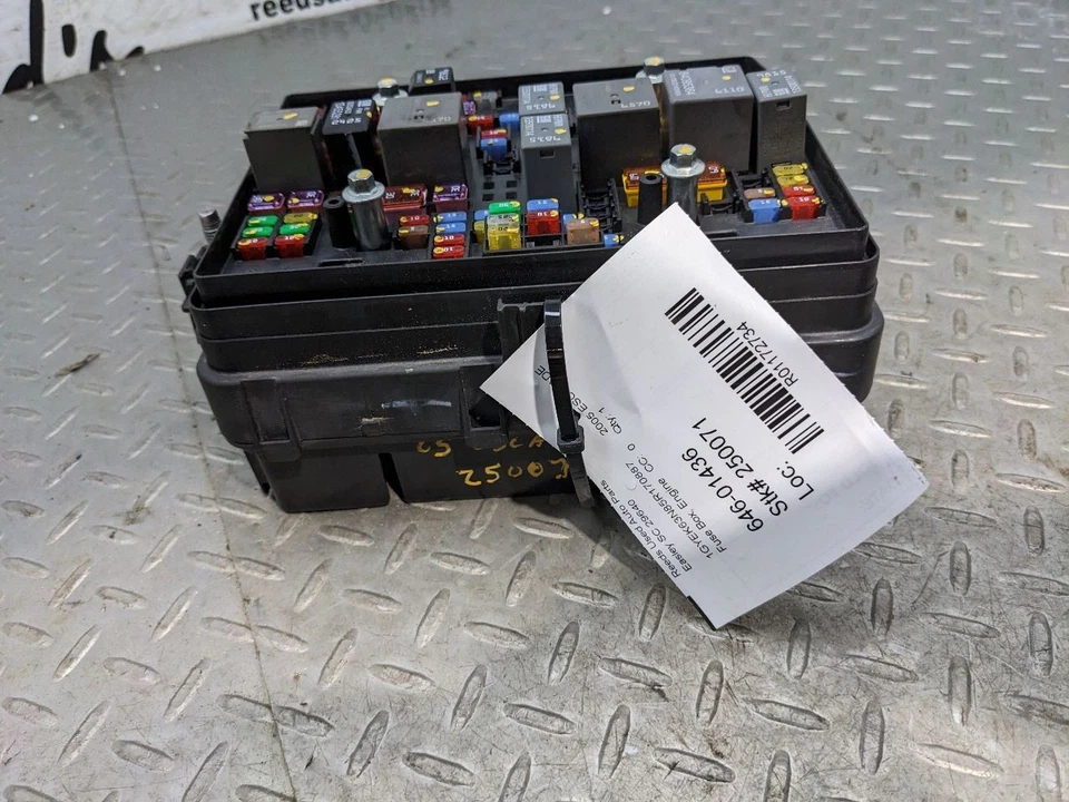 Motor de caja de fusibles compatible con 03-07 HUMMER H2 1172734 Foto 2 de 4