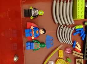 LEGO DC Comics Super Heroes: Brainiac Attack (76040) 99% Complete with minifigs