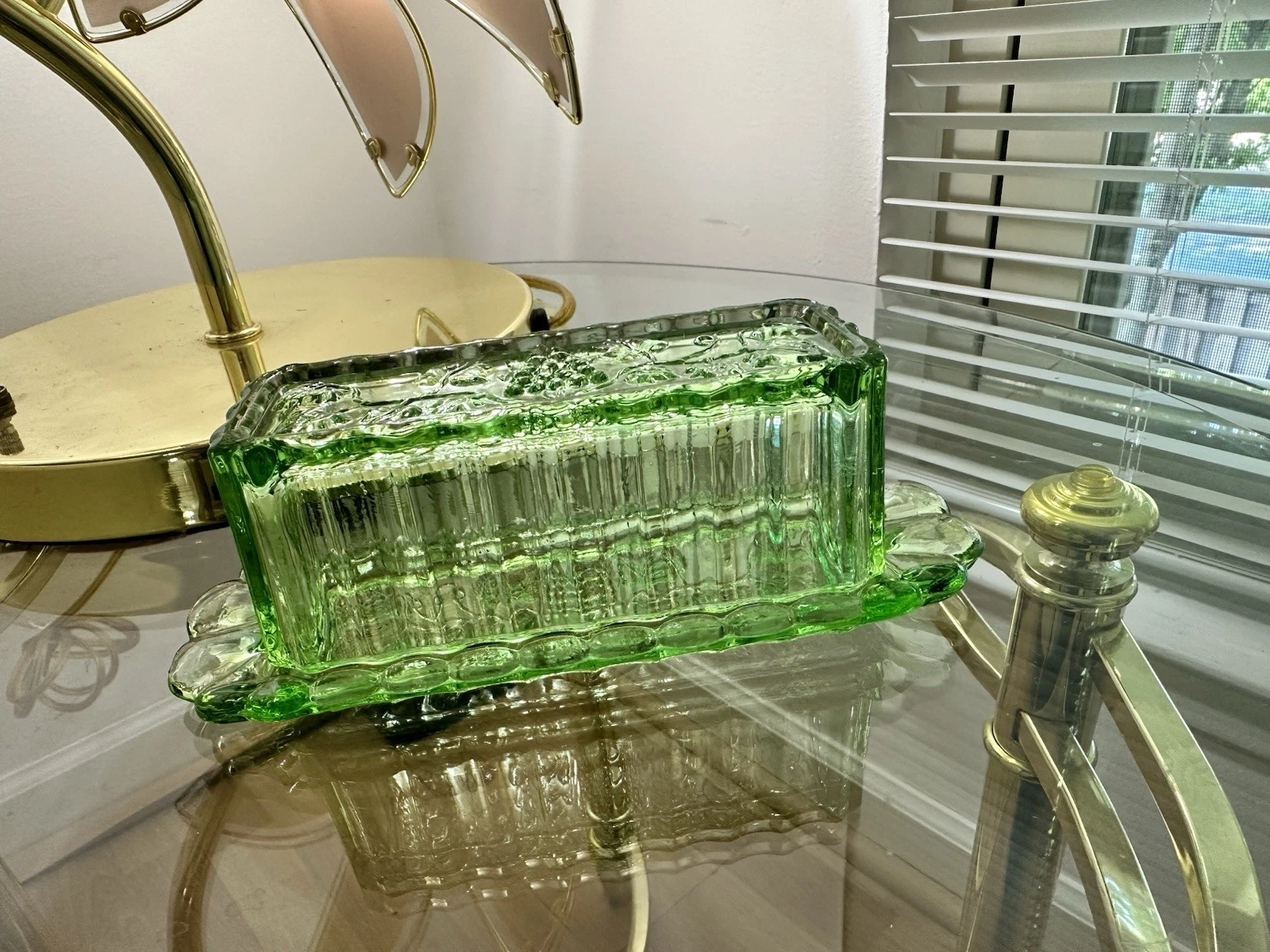 Vintage/Retro Green Pressed Glass Covered Butter Dish w/ Lid, Floral Pattern
Opens in a new window o