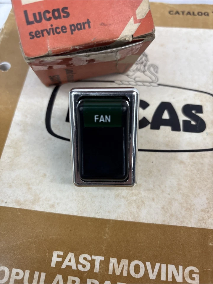 Interruptor de ventilador Lucas MGB MG Midget 1972-73 NOS retroiluminado verde con 2 terminales de pala Foto 2 de 4