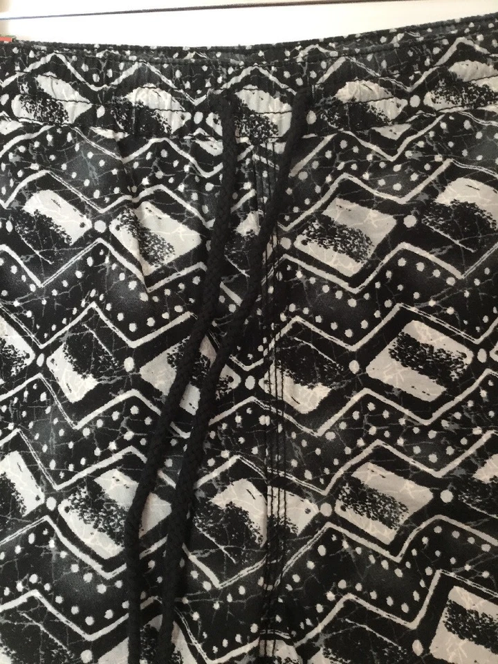 NUEVO CON ETIQUETAS TRAJE DE BAÑO MOSSIMO SUPPLY CO NEGRO BLANCO PARA HOMBRE Foto 4 de 4