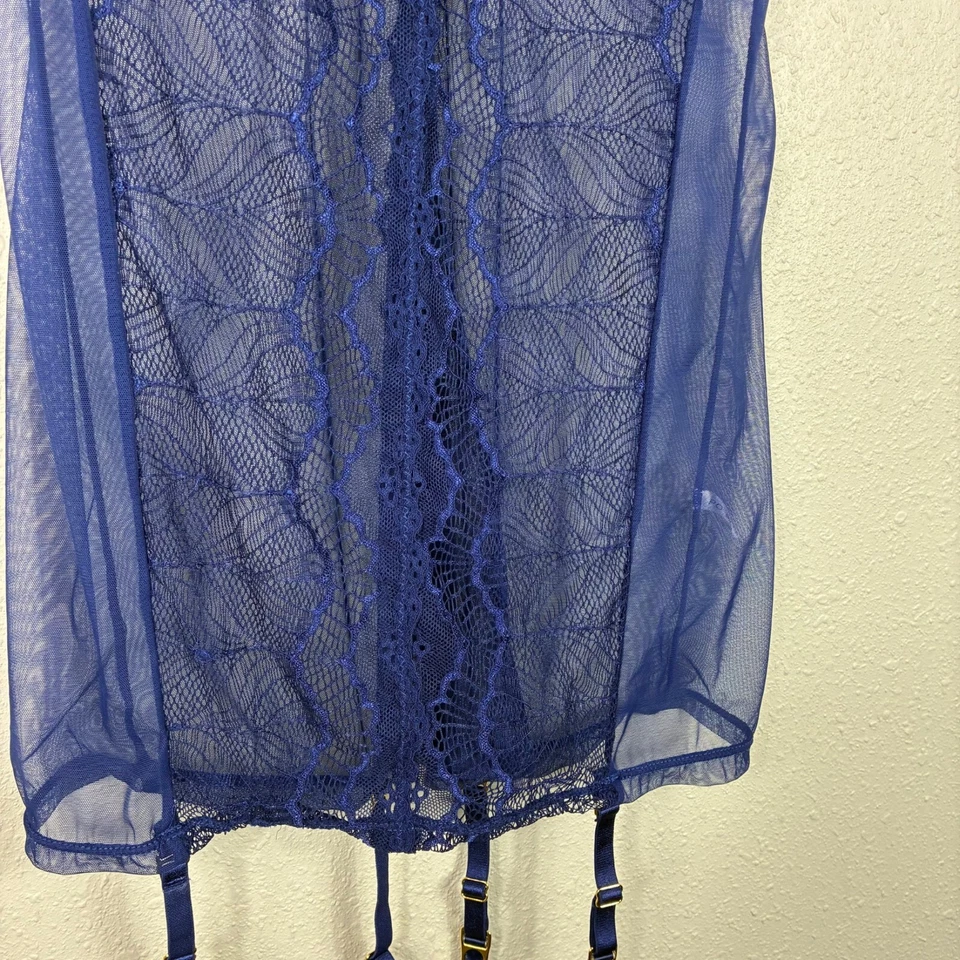 Dreamgirl Liga de Encaje y Malla Escote Sumergido Azul Nocturno Talla Grande Foto 4 de 4