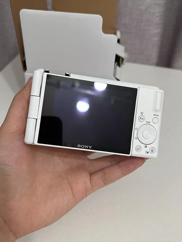 Sony ZV-1F Vlog Camera for Content Creators and Vloggers White w/Battery Charger - Picture 13 of 13
