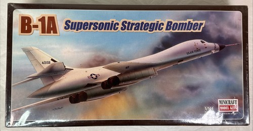 B-1A Supersonic Strategic Bomber MiniCraft Models scala 1:144 NUOVO sigillato - Foto 1 di 7