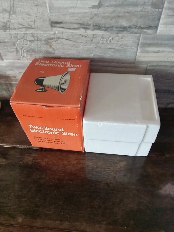 Safe House Two Sound Weatherproof Electronic Siren Vintage Radio Shack Alarm NOS - Image 2 of 4