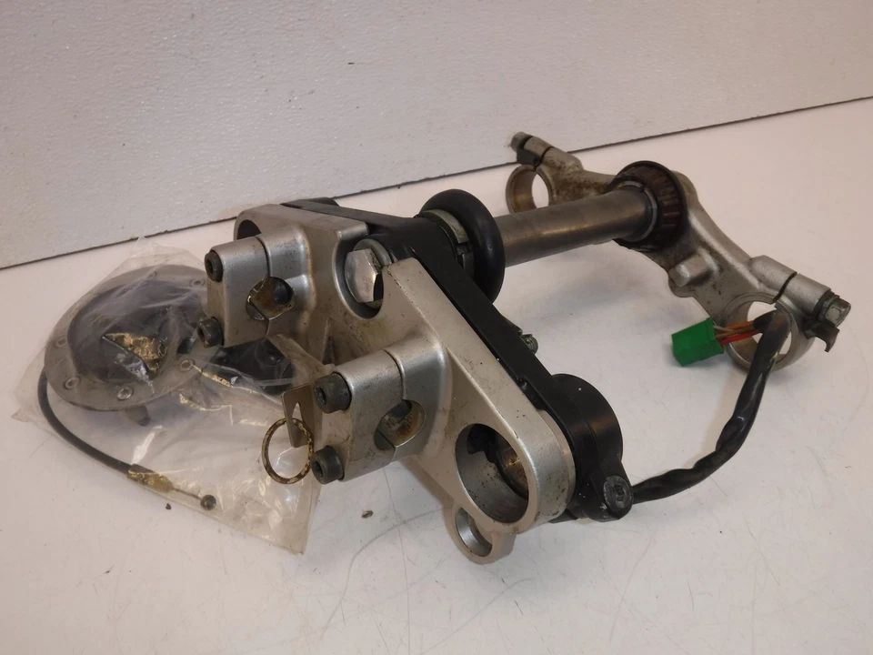 Suzuki gs500e 1993 triple juego de árbol con abrazaderas interruptor de encendido y llaves de tapa de gas Foto 4 de 4