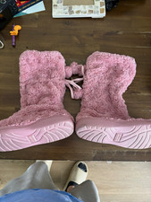 Pink Faux Fur Bootie Slippers Slip-On Rubber Sole Bow Accent Womens 7.5