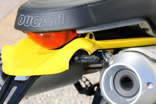 CNC RACING FRECCE LED TASK POSTERIORI + LUCE POSIZIONE STOP MOTO ID019B - Imagen 4 de 5