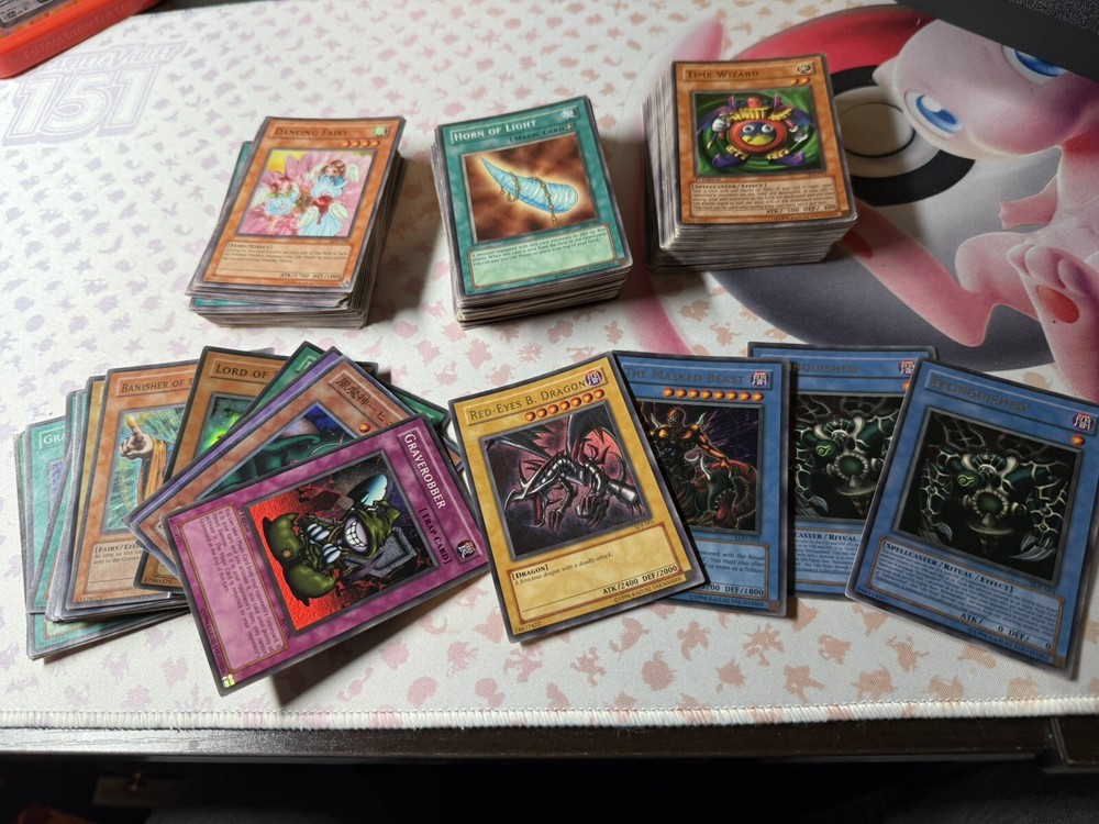 Vintage Yu-Gi-Oh! TCG Vintage Red Eyes Black Dragon 30 Holo And 150+ Card Lot