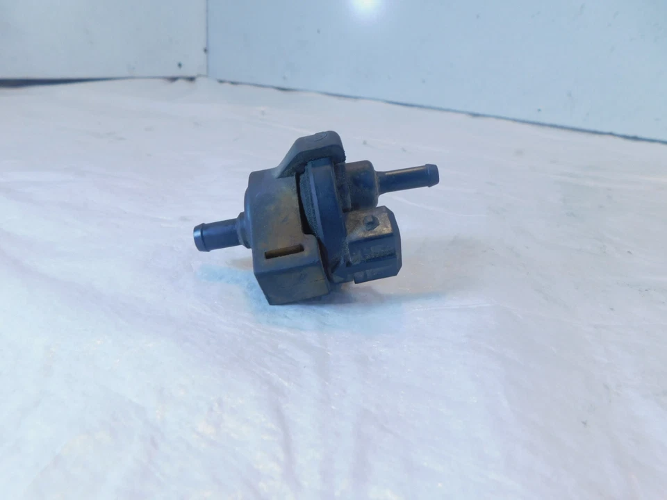 Válvula respirador tanque combustible gasolina BMW R1100R R1100RT R1100RS R1100GS R850R Foto 3 de 4