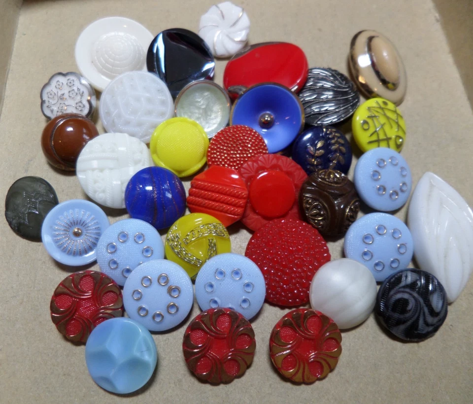 36 Vintage Antique Glass Buttons VARIOUS SIZES COLORS PATTERNS - Image 3 of 4