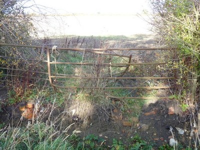 Photo A2 No entry Upper Tysoe Until fairly recently, there was a bridge  c2011
