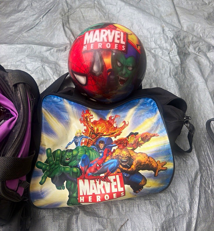 Marvel Marvel Heroes 1-Ball Bowling Bag Shoulder Strap Carry Handle Black