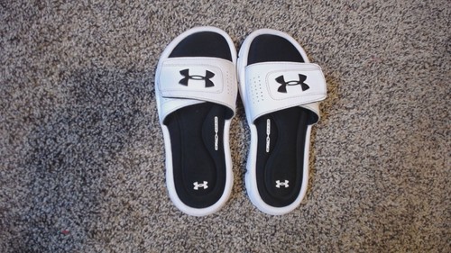 Little Kids Under Armour Slides Size 13 With 4d foam insole!