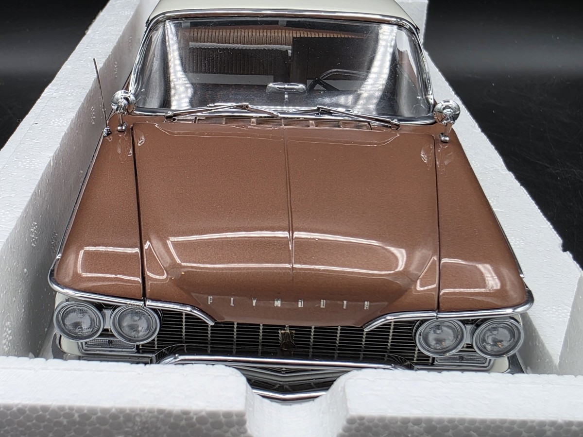 Sun Star Platinum 1960 Plymouth Fury Hard Top 1:18 Blue Diecast