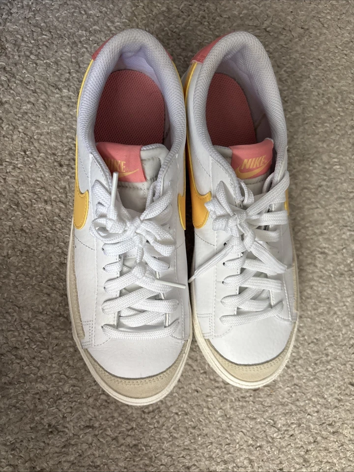 7Y/8.5 Women’s Nike Blazer Low ‘ 77 White, Pink and Yellow Shoes - Image 2 of 4