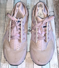 Nike Huarache Size 5Y in Color Particle Rose