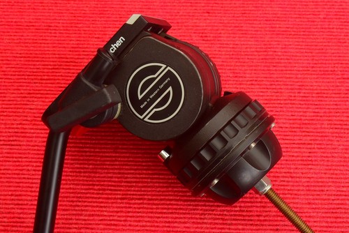 Sachtler Video 10 fluid head modifiziert mit 75mm Nivellierhalbkugel