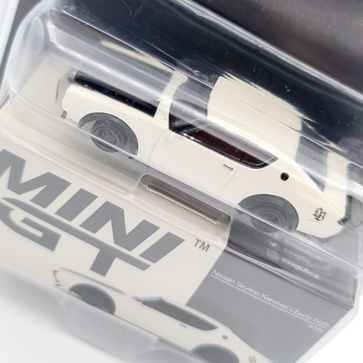 Nissan Skyline Kenmeri Liberty Walk White - Mini GT MGT 00702 for