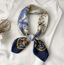 Luxus Damen Halstuch - Seidenlook - 70x70 cm | Blumenmuster in Blau & Beige