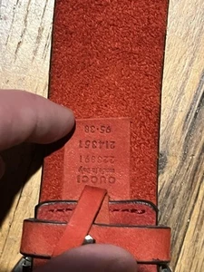 Gucci ceinture daim rouge taille 34 homme sans boîte