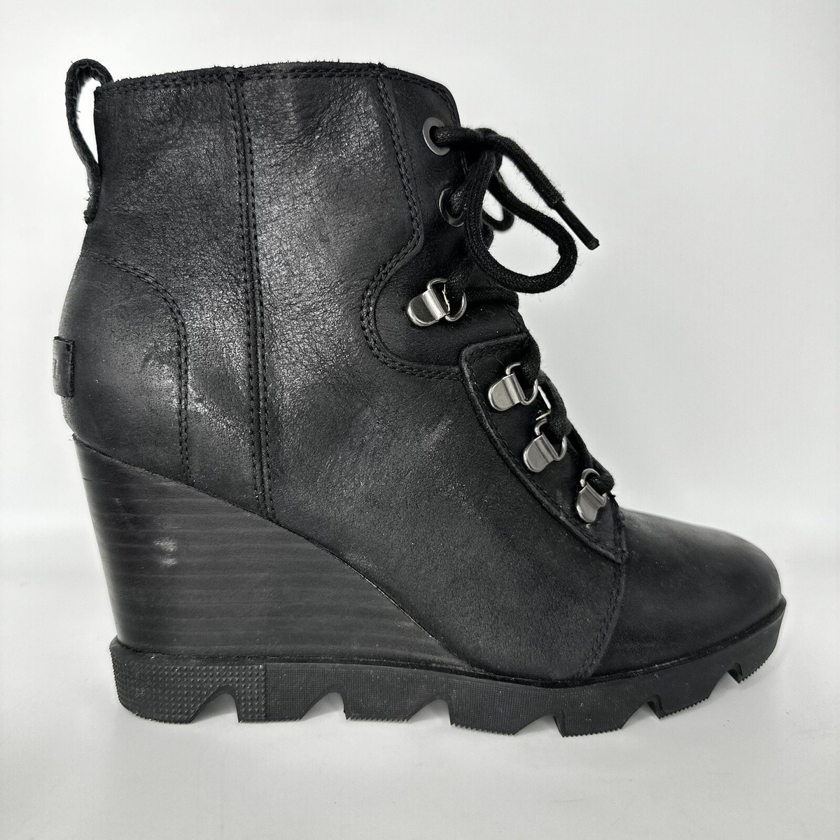 sorel women's joan uptown lace bootie